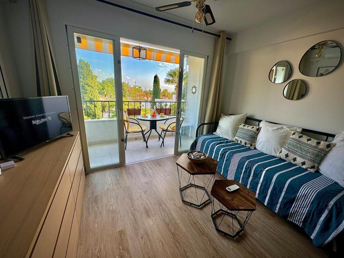 Apartment Stylish Escape In New Andalusia Rdr474